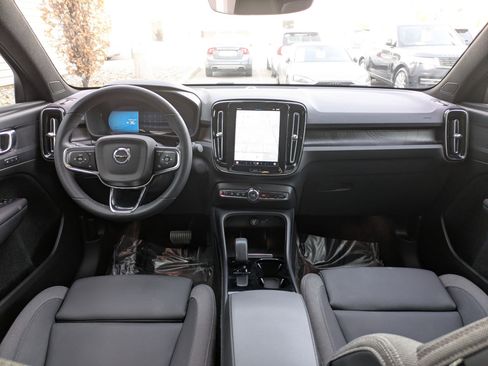 Certified 2023 Volvo C40 Recharge Core image 26