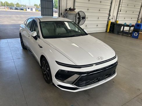 Used 2025 Hyundai Sonata SEL FWD image 1
