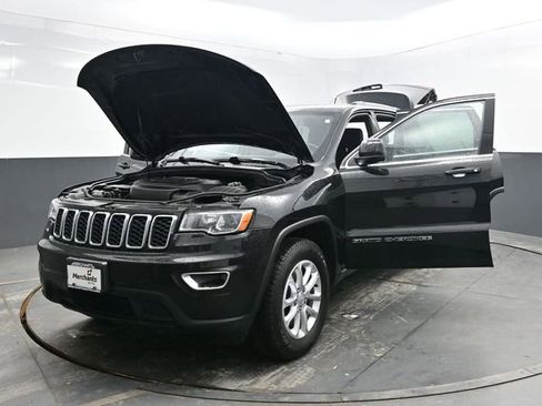 Used 2021 Jeep Grand Cherokee Laredo image 41