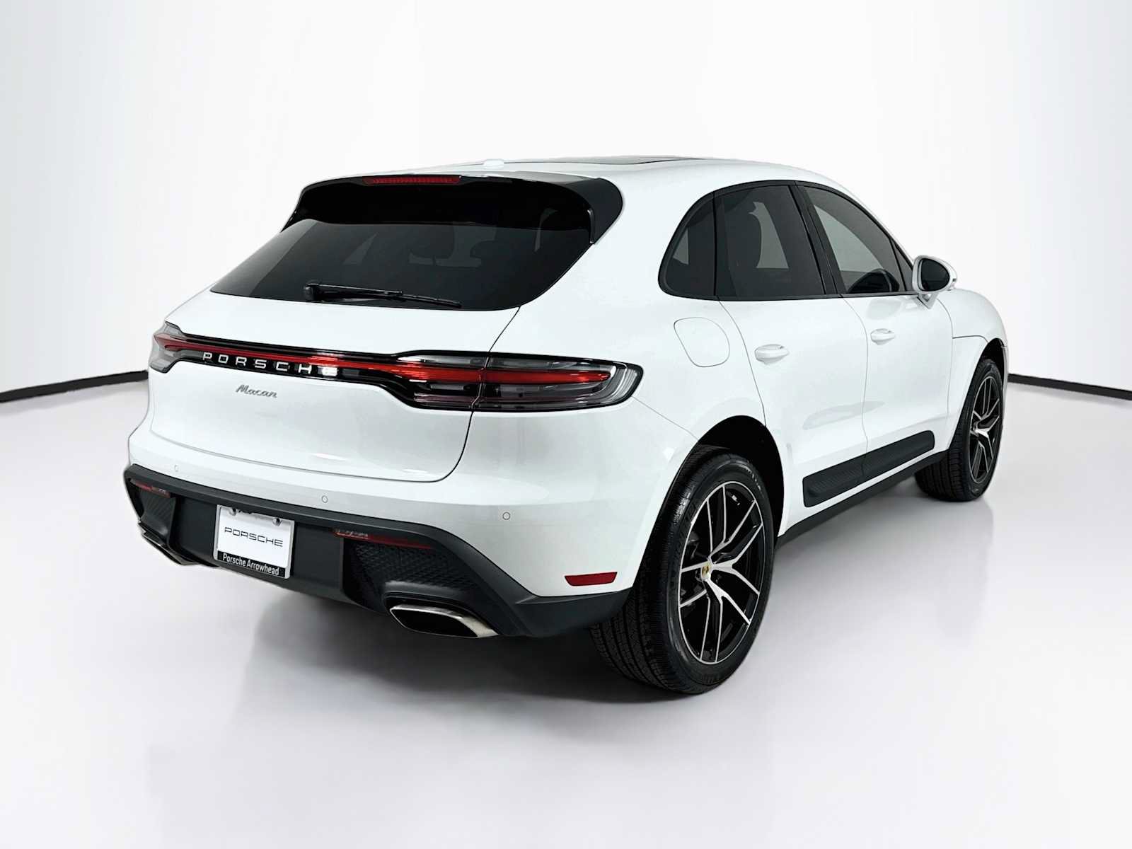 Used 2026 Porsche Macan AWD/4WD image 9