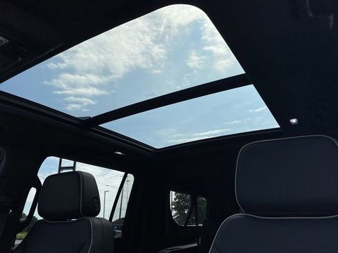 New 2025 Chevrolet Suburban Premier image 12