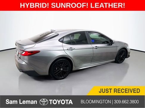 Used 2025 Toyota Camry SE image 7