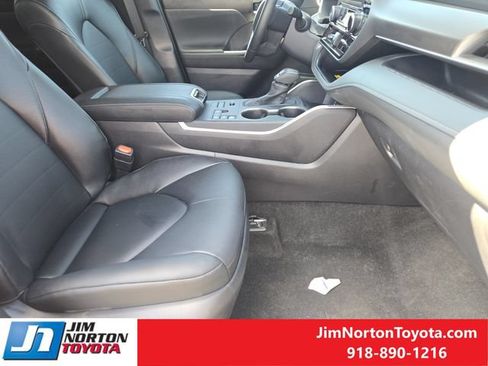 Used 2026 Toyota Highlander XLE AWD/4WD image 15