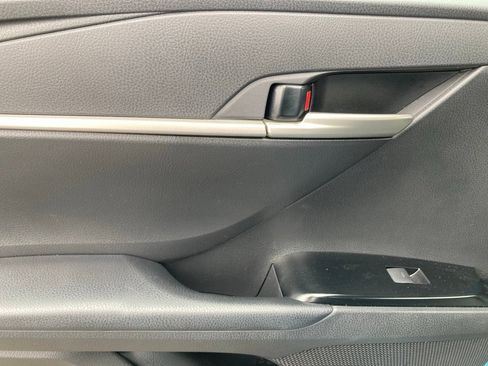 Used 2025 Toyota Camry SE image 11