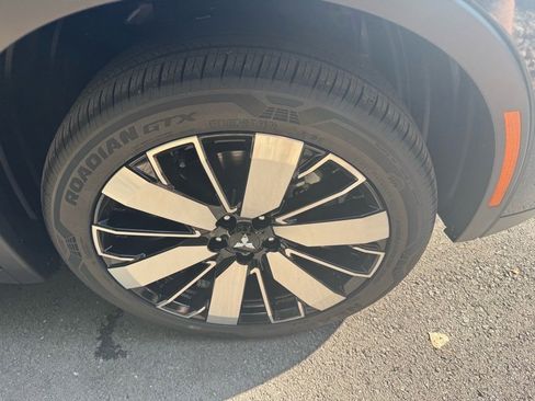 New 2025 Mitsubishi Outlander SE image 9