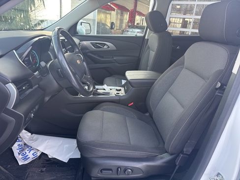 Used 2020 Chevrolet Traverse LT image 18