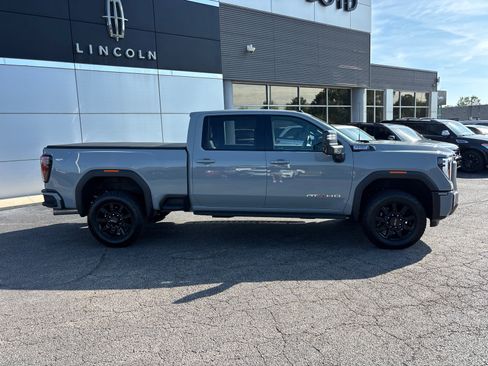 Used 2025 GMC Sierra 2500 AT4 w/ AT4 Premium Plus Package AWD/4WD image 8