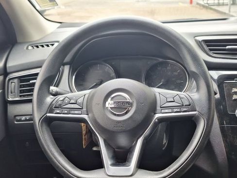 Used 2018 Nissan Rogue Sport S image 14