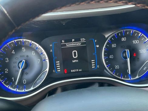 Used 2019 Chrysler Pacifica Touring-L FWD image 15