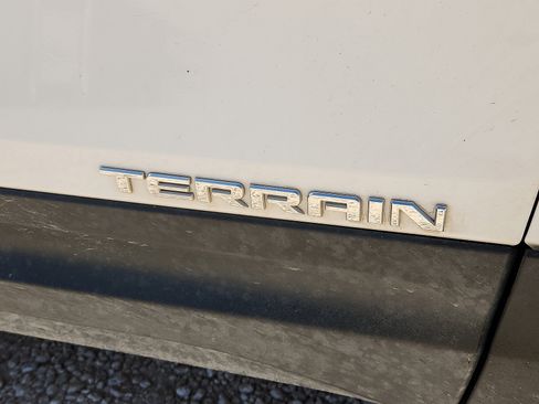 Used 2019 GMC Terrain SLT w/ Preferred Package FWD image 8