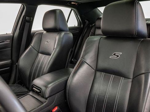 Certified 2023 Chrysler 300 S RWD image 11