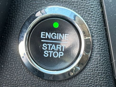 Used 2018 Ford EcoSport SE w/ SE Convenience Package image 4