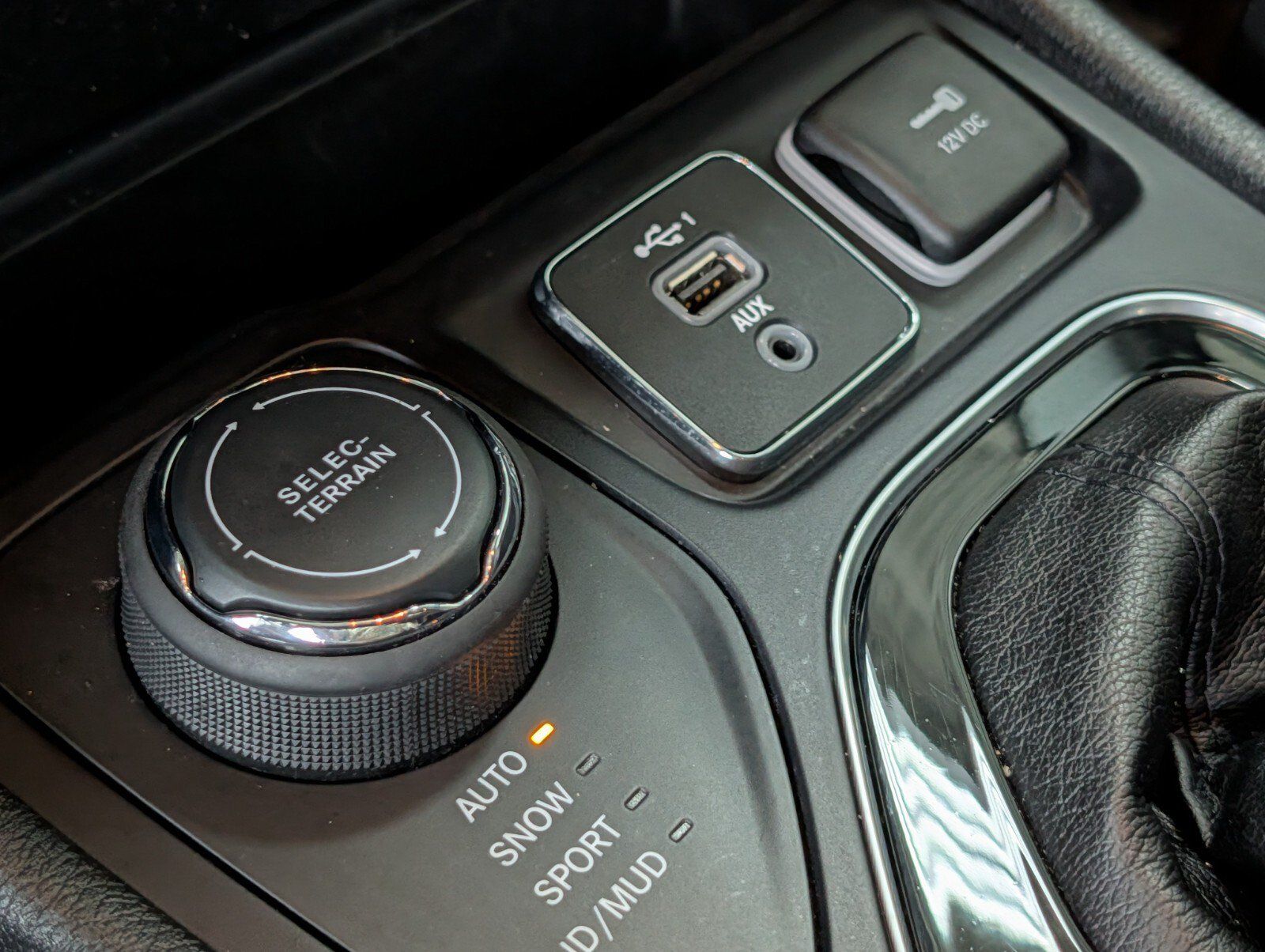 Used 2019 Jeep Cherokee Limited AWD/4WD image 24
