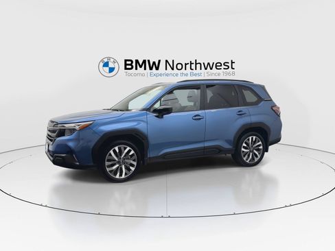 Used 2025 Subaru Forester Touring AWD/4WD image 10