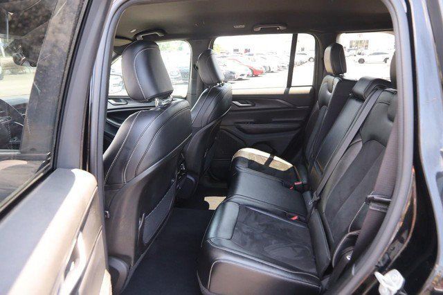 Used 2024 Jeep Grand Cherokee Altitude AWD/4WD image 10