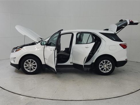 Used 2021 Chevrolet Equinox LS FWD image 12