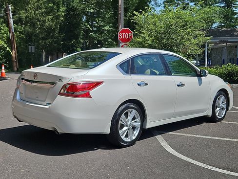 Used 2013 Nissan Altima 2.5 SL w/ Technology Pkg FWD image 6
