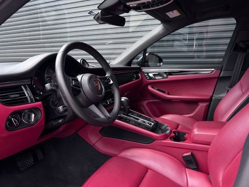 Certified 2025 Porsche Macan S AWD/4WD image 4