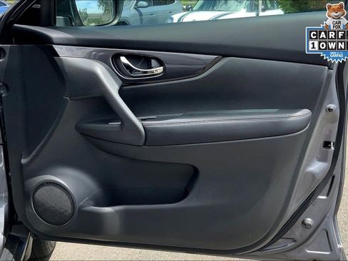 Used 2017 Nissan Rogue SV w/ SV Premium Package image 24