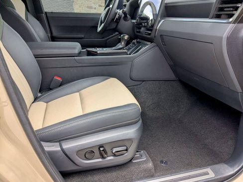 Used 2025 Lexus GX 550 w/ Accessory Package (CT) AWD/4WD image 22