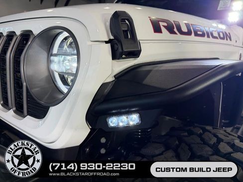 Used 2025 Jeep Wrangler Unlimited Rubicon AWD/4WD image 32