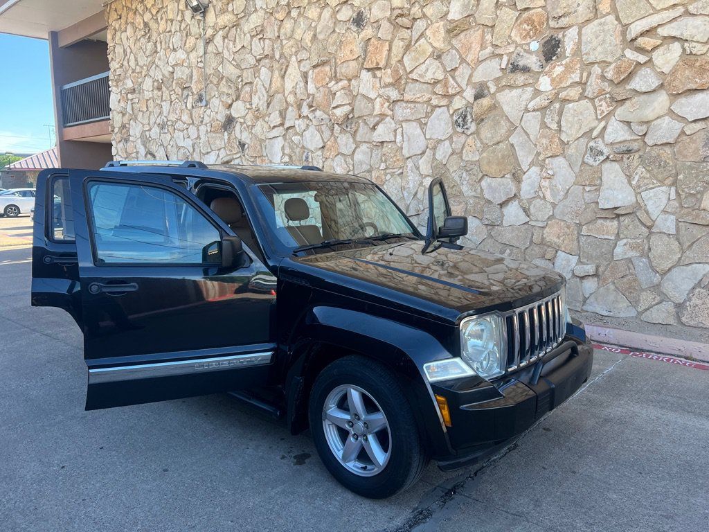 Used 2011 Jeep Liberty Limited w/ Exterior Appearance Group RWD image 6