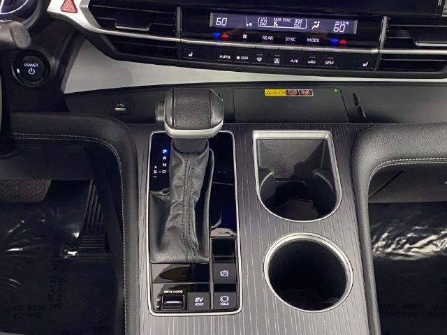 Used 2025 Toyota Sienna XLE FWD image 19