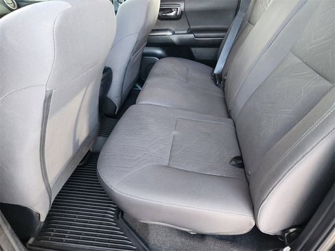 Used 2017 Toyota Tacoma TRD Sport image 29