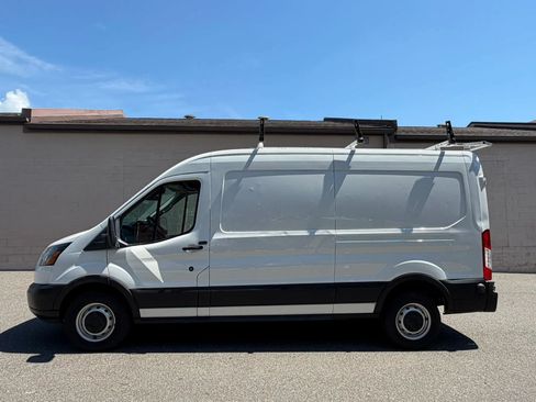 Used 2019 Ford Transit 250 148 Medium Roof RWD image 4