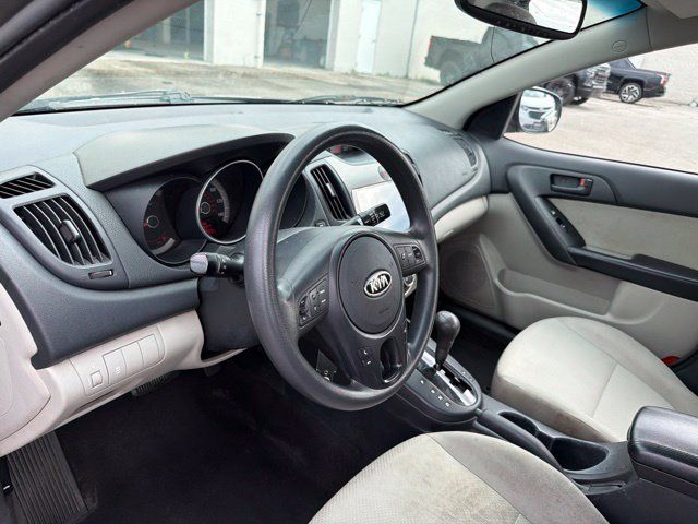 Used 2010 Kia Forte EX w/ Fuel Economy Pkg FWD image 10