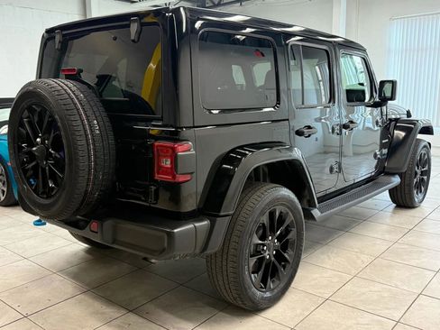 Used 2022 Jeep Wrangler Unlimited Sahara w/ Cold Weather Group AWD/4WD image 9