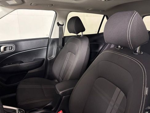 Used 2025 Hyundai Venue SEL FWD image 16
