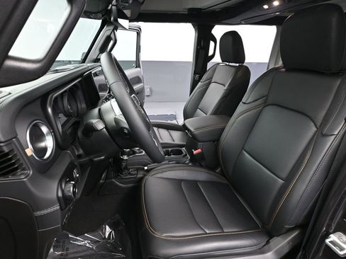 Used 2025 Jeep Wrangler Sahara w/ Technology Group image 25