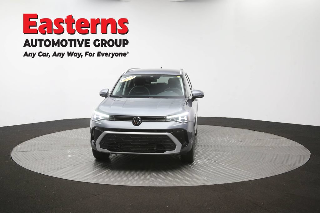 Used 2025 Volkswagen Taos SE AWD/4WD image 53