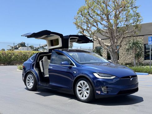 Used 2017 Tesla Model X 75D AWD/4WD image 9