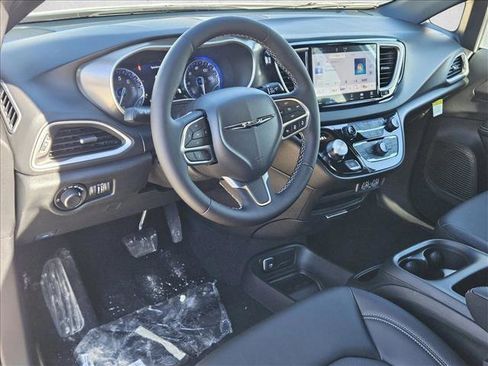 New 2025 Chrysler Voyager LX image 9