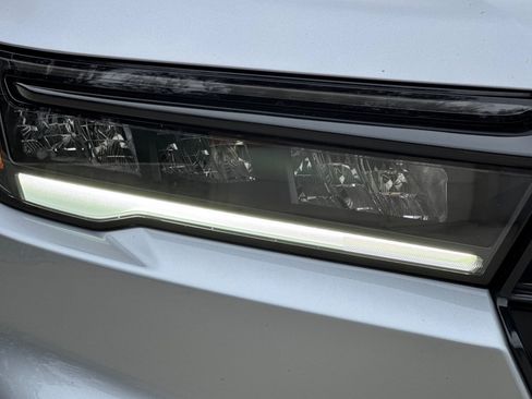 Used 2025 Honda Pilot TrailSport image 11