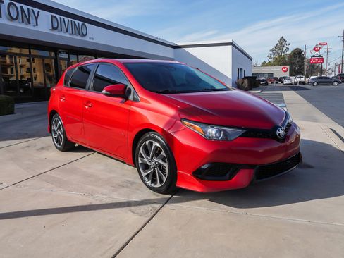 Used 2018 Toyota Corolla iM image 2
