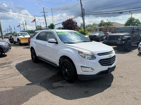 Used 2017 Chevrolet Equinox LT w/ Driver Confidence Package AWD/4WD image 9