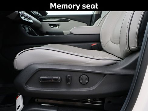 Used 2025 Honda Pilot Elite image 9
