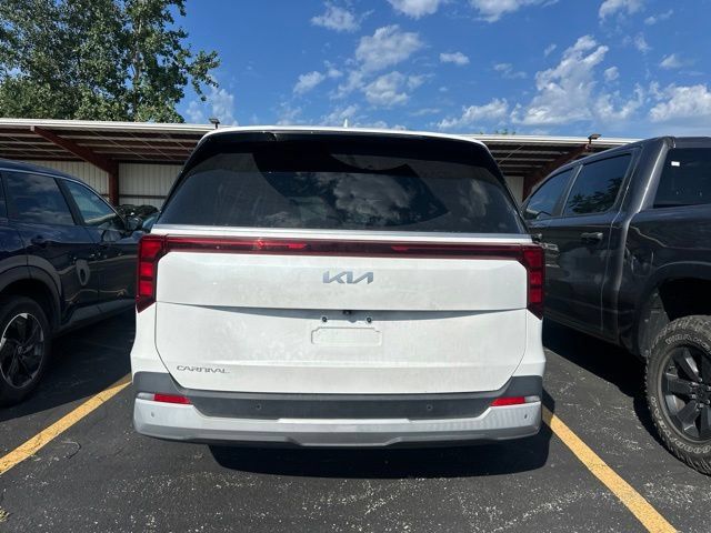 Used 2025 Kia Carnival FWD image 12