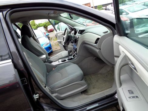 Used 2017 Chevrolet Traverse LT image 18