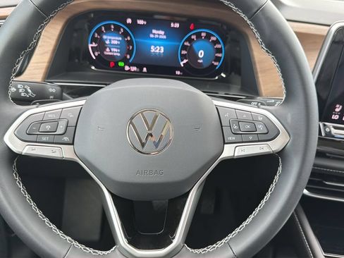 New 2026 Volkswagen Atlas SE FWD image 11