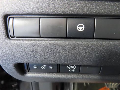 Used 2023 Nissan Rogue SV AWD/4WD image 17