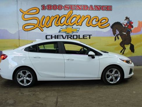 Used 2019 Chevrolet Cruze Premier image 1