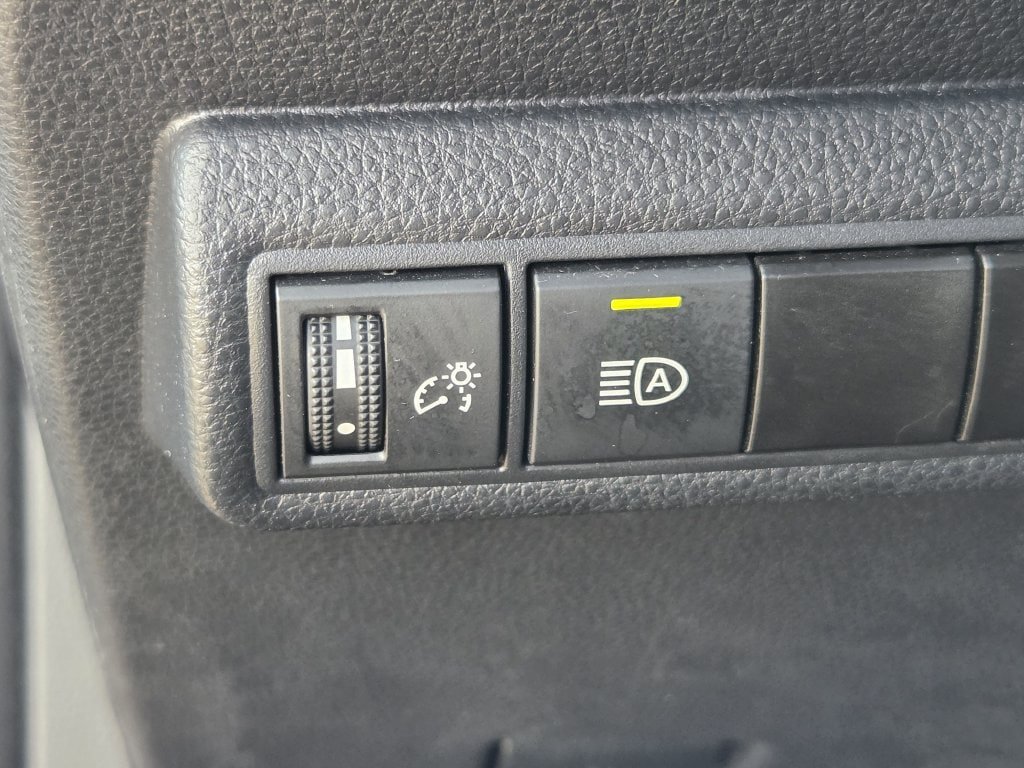 Used 2025 Toyota Corolla LE FWD image 24
