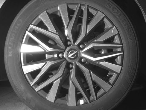 Used 2025 Nissan Altima 2.5 SV image 13