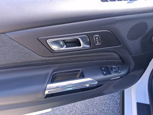 Used 2025 Ford Mustang Coupe image 9