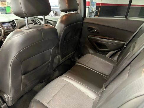 Used 2020 Chevrolet Trax LT w/ LT Convenience Package image 23