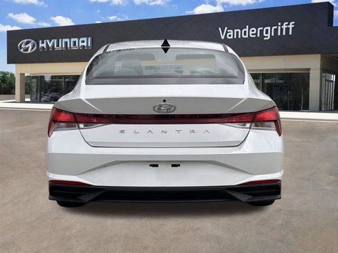 Used 2023 Hyundai Elantra SEL w/ Convenience Package image 9